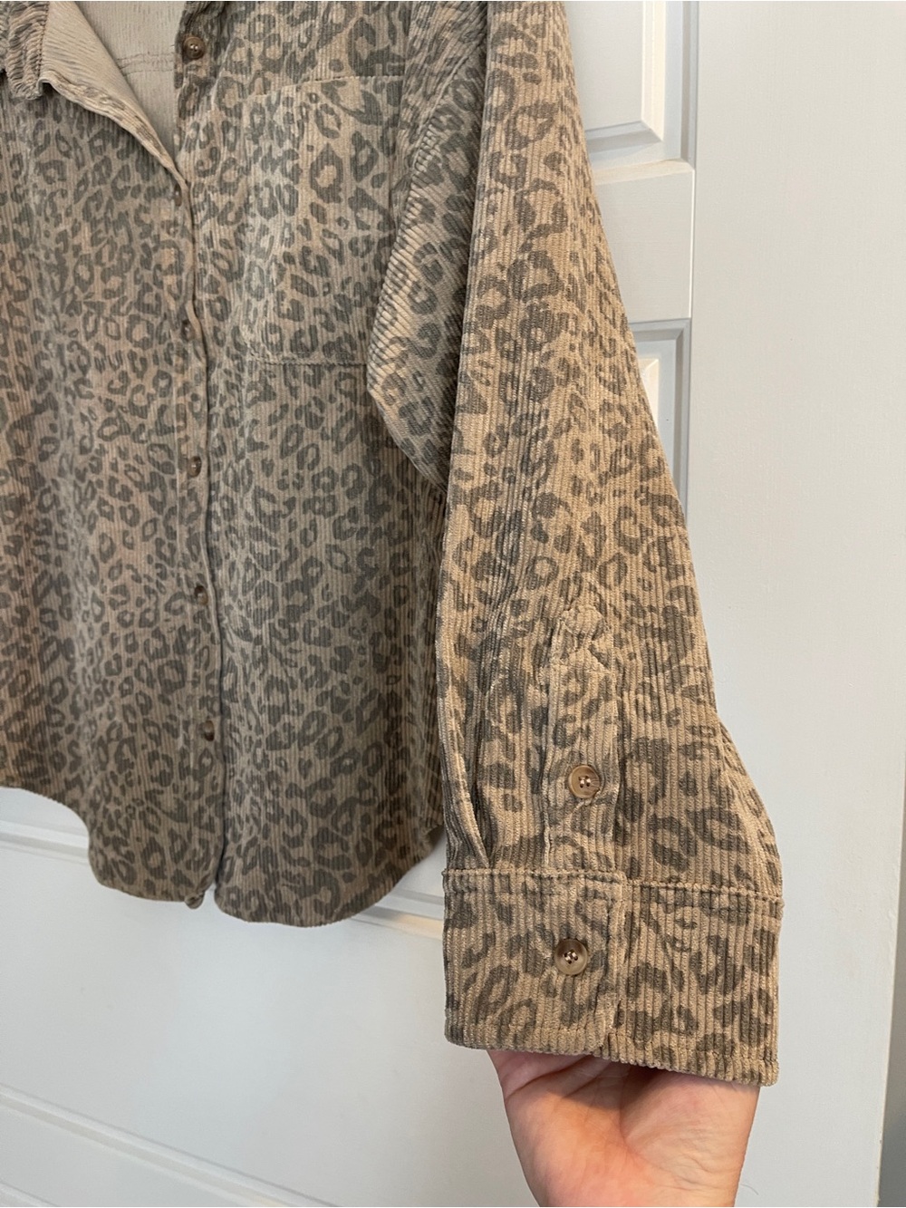 Neutral Leopard Button-Up Shacket - Picture 4 of 7